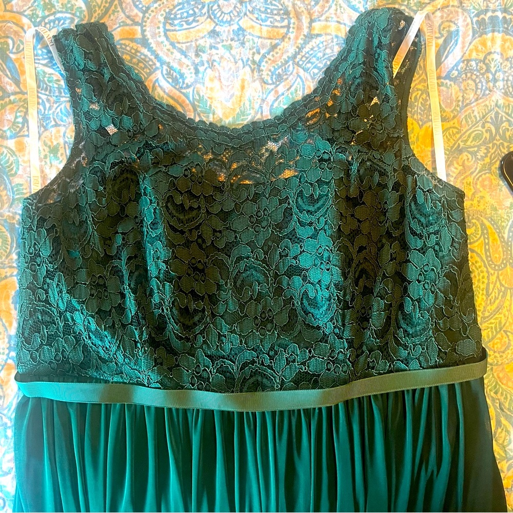 David’s Bridal bridesmaid dress size 20 in emerald green
